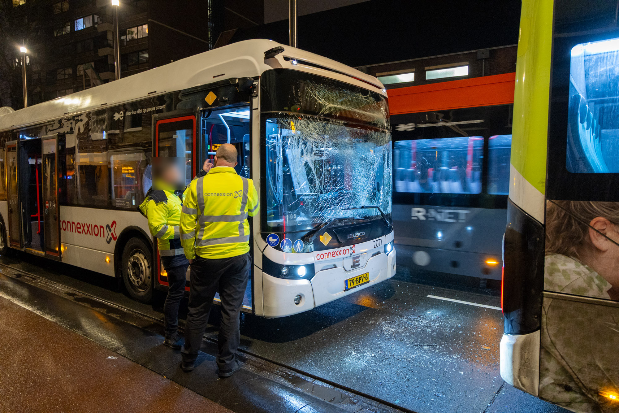 Gewonde bij botsing tussen twee lijnbussen nabij station