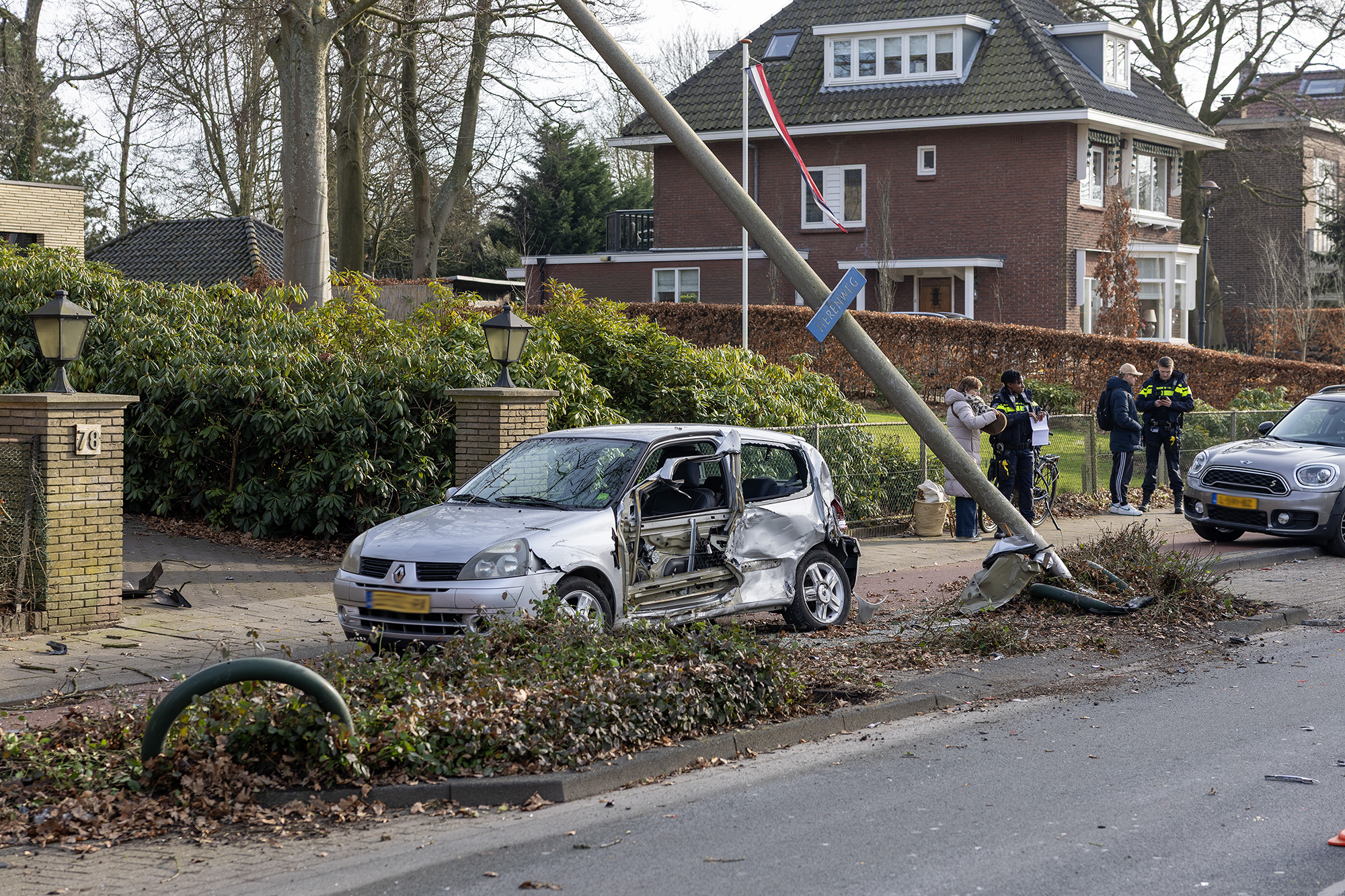 Vrachtwagen raakt meerdere voertuigen bij ongeval