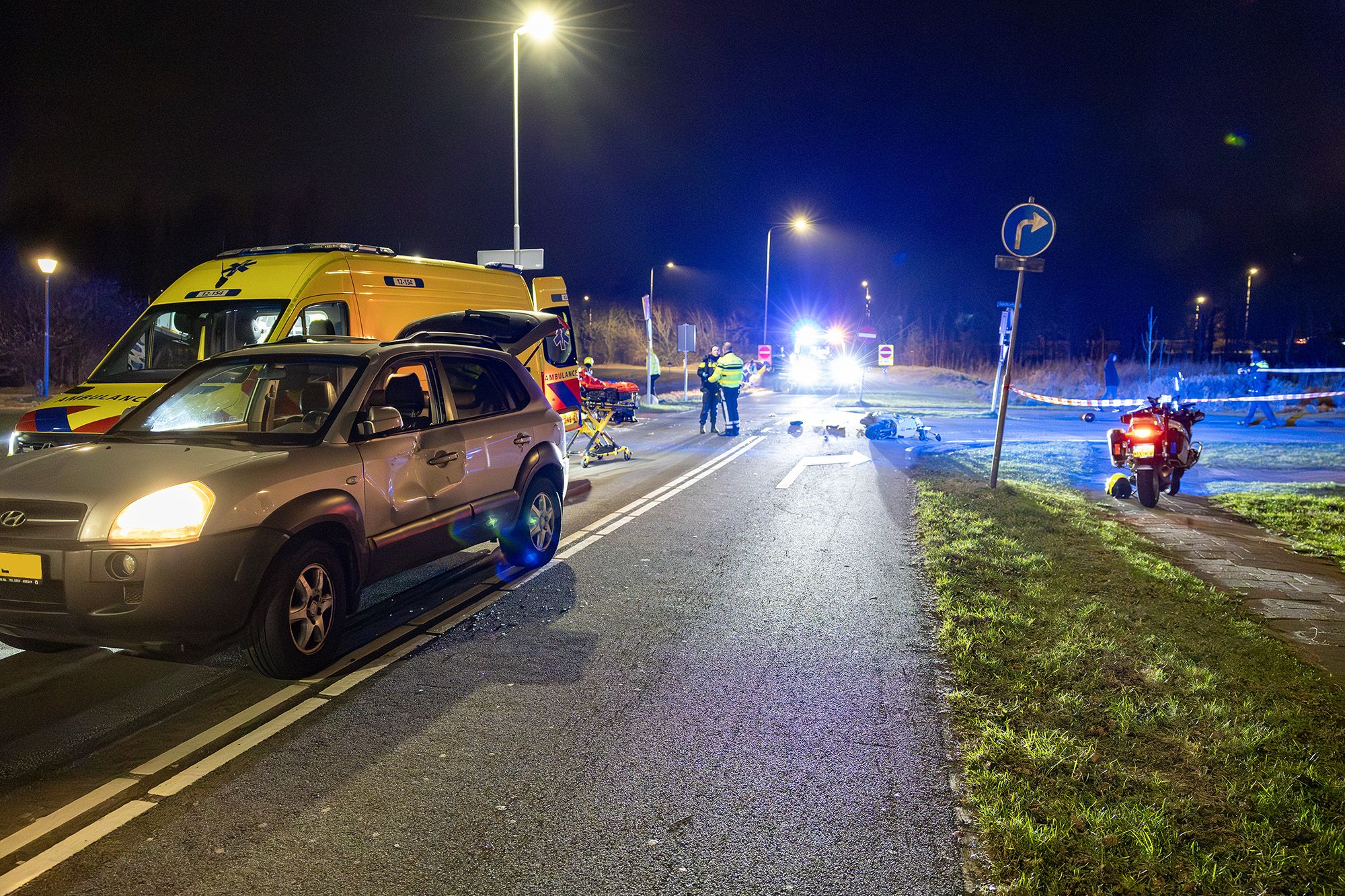 Ernstig ongeval tussen scooter en auto Rotondeweg Santpoort-Noord - 112 Nederland