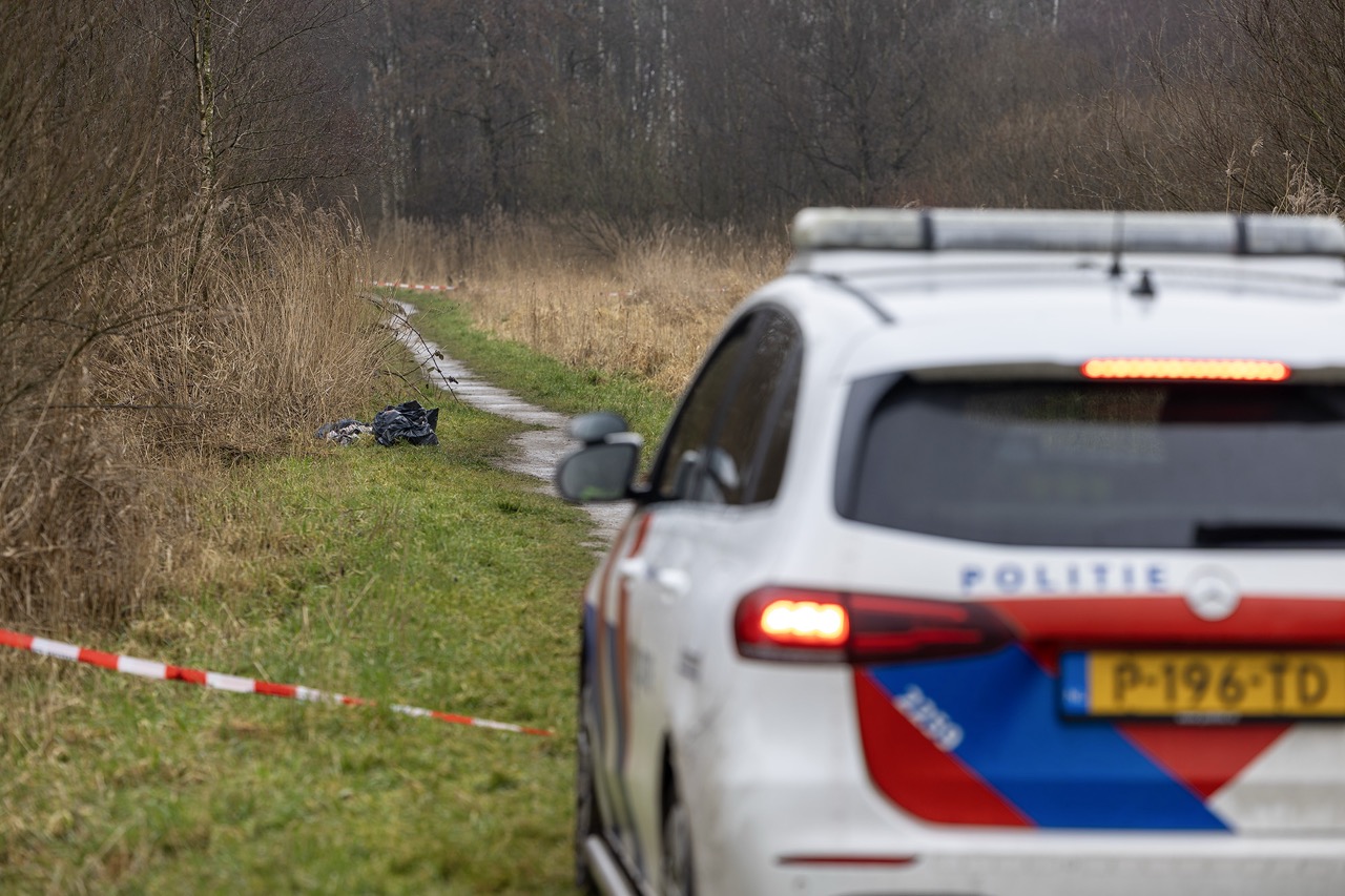 Zwaar vuurwerk veiliggesteld bij politieonderzoek Abcouderstraatweg Amsterdam - 112 Nederland