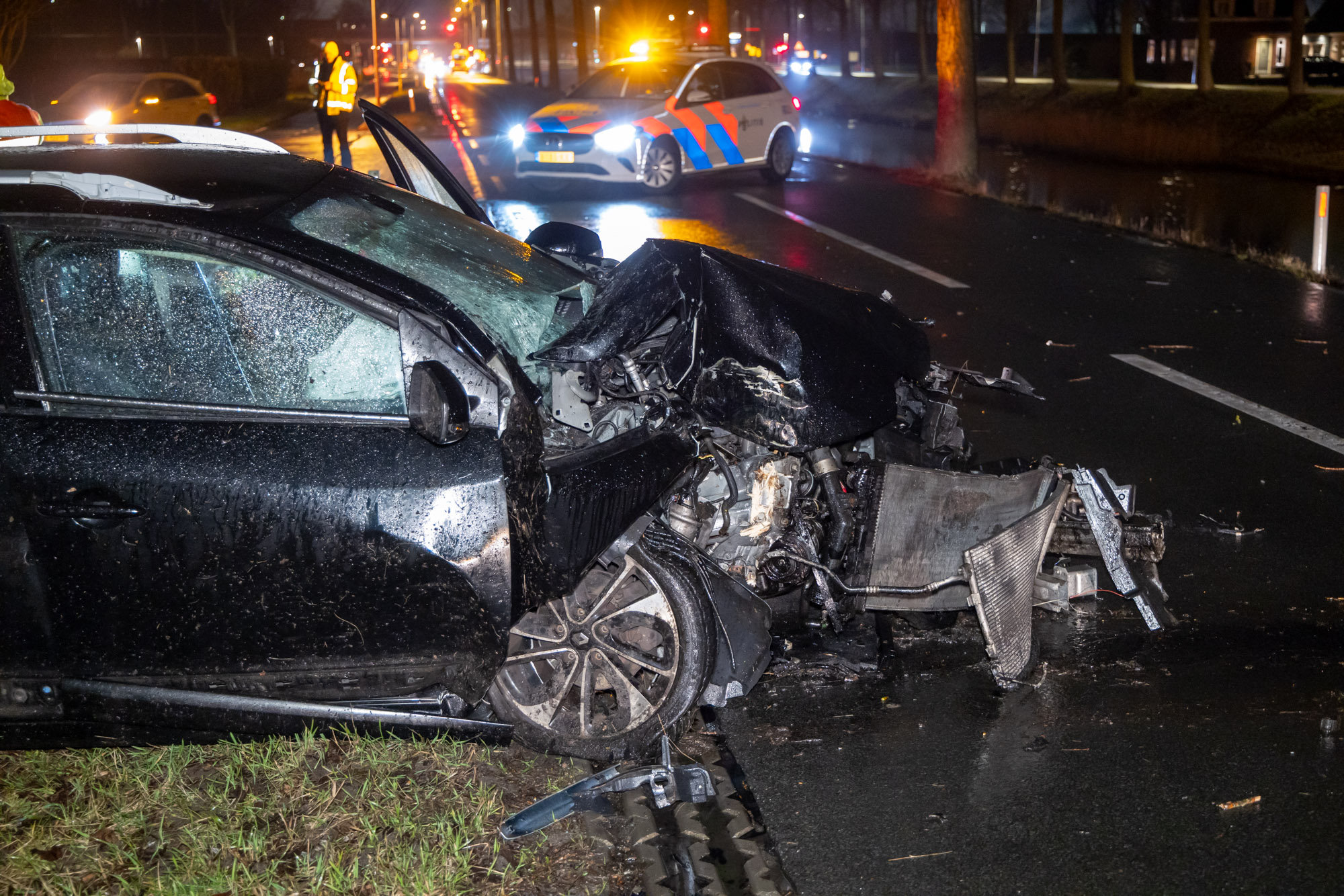 Gewonde bij eenzijdig ongeval, weg volledig afgesloten