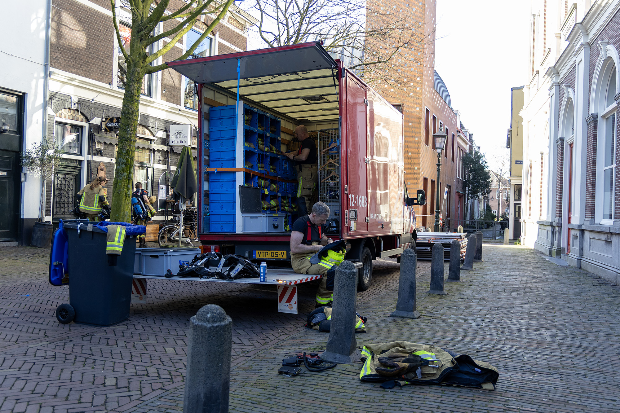 Brand in dak van antikraakwoning Zoetestraat in Haarlem - 112 Nederland