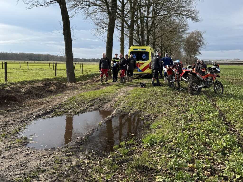Motorrijder zwaargewond bij ongeval tijdens tour Scheidingsweg in Boekel - 112 Nederland