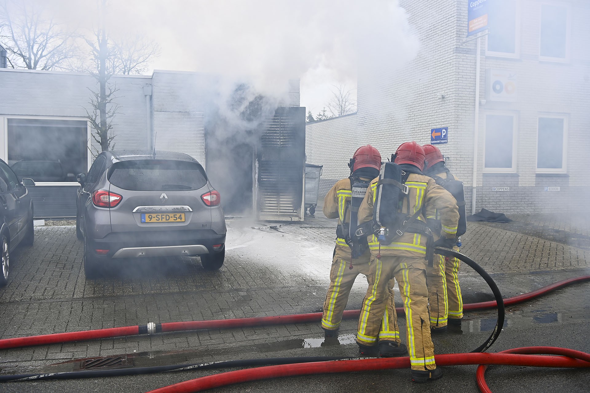 Brand in trafohuisje zorgt voor rook en stroomuitval