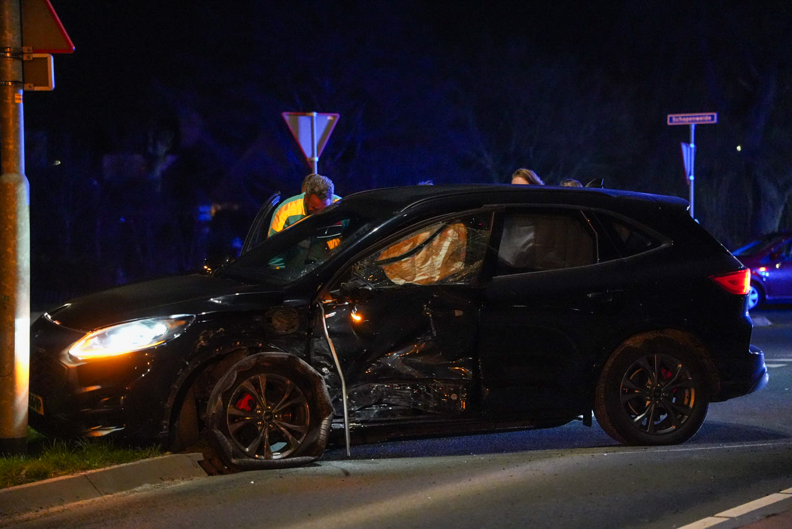 Twee gewonden bij ernstige botsing op kruising