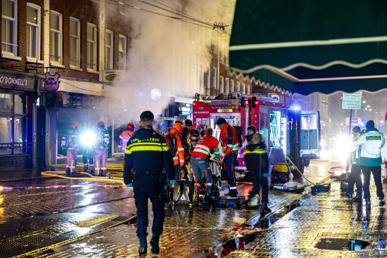 Grote brand in winkelpand, meerdere personen naar ziekenhuis