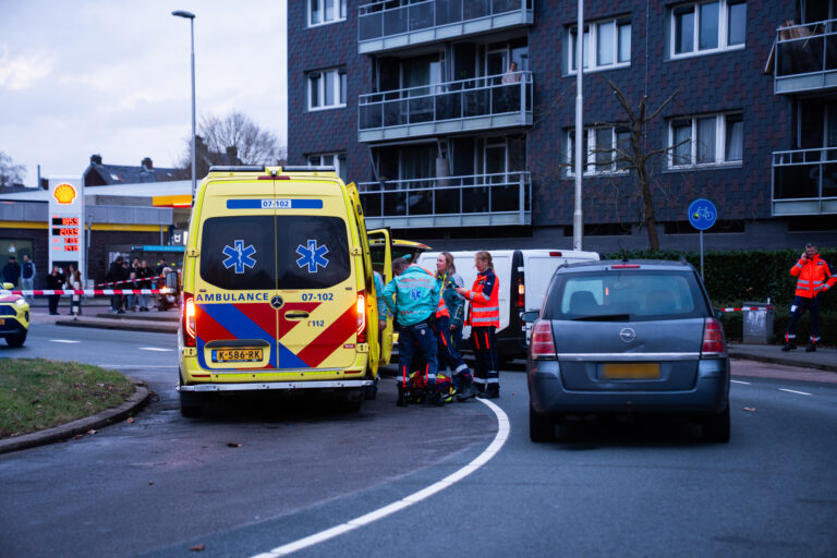 Fietser zwaargewond en gereanimeerd na aanrijding met auto