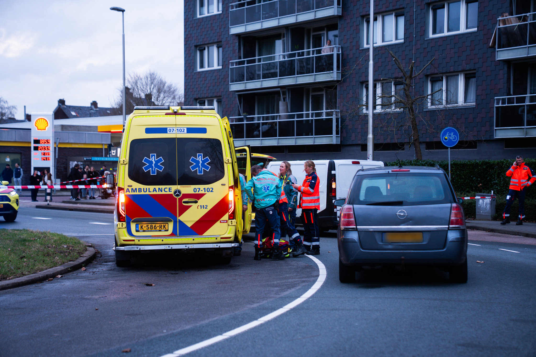 Fietser zwaargewond en gereanimeerd na aanrijding met auto