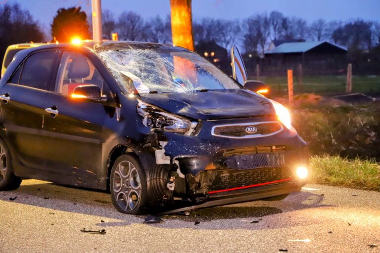 Scooterrijder ernstig gewond na botsing met auto