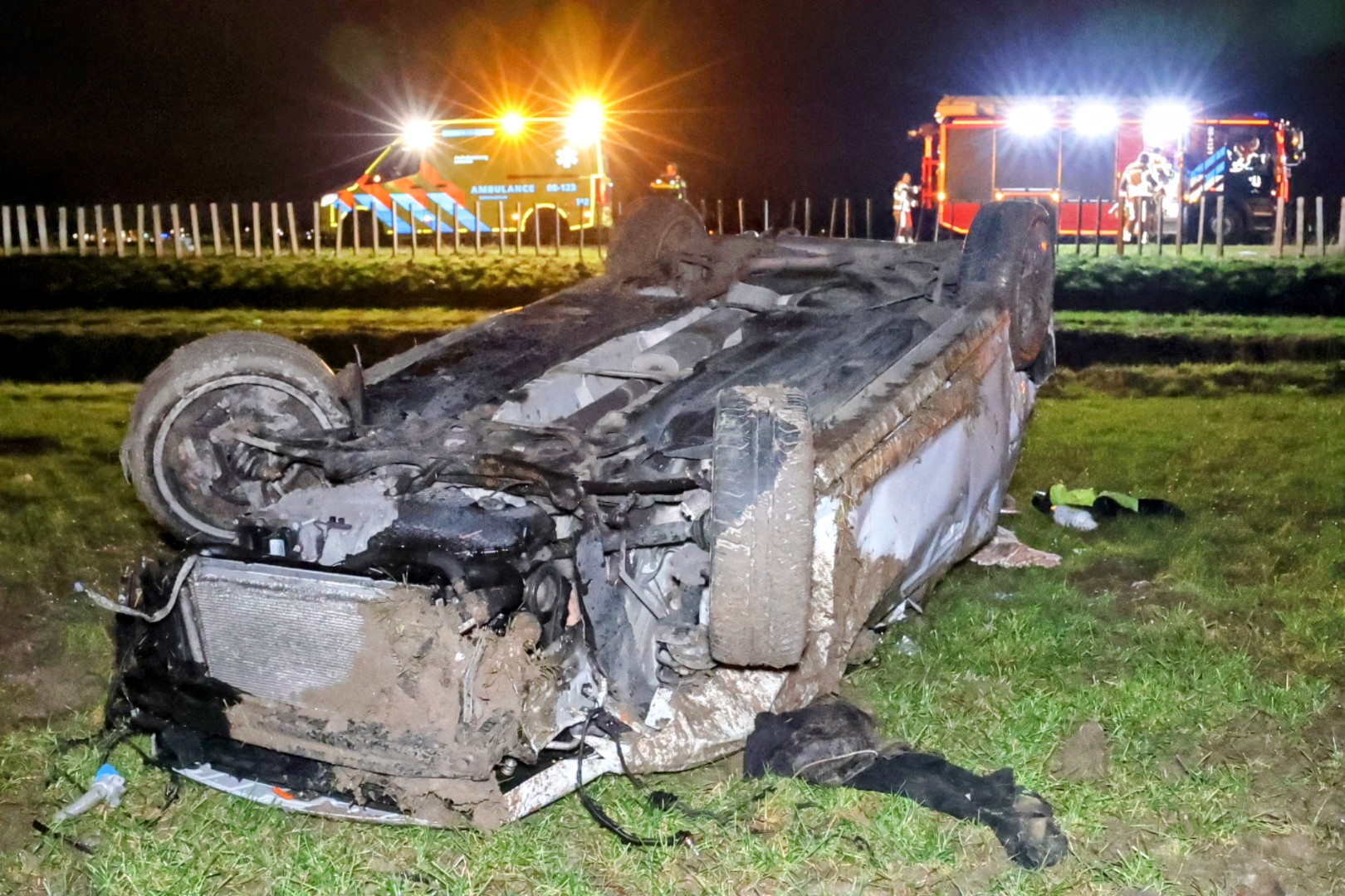 Ernstig ongeval, auto slaat over de kop