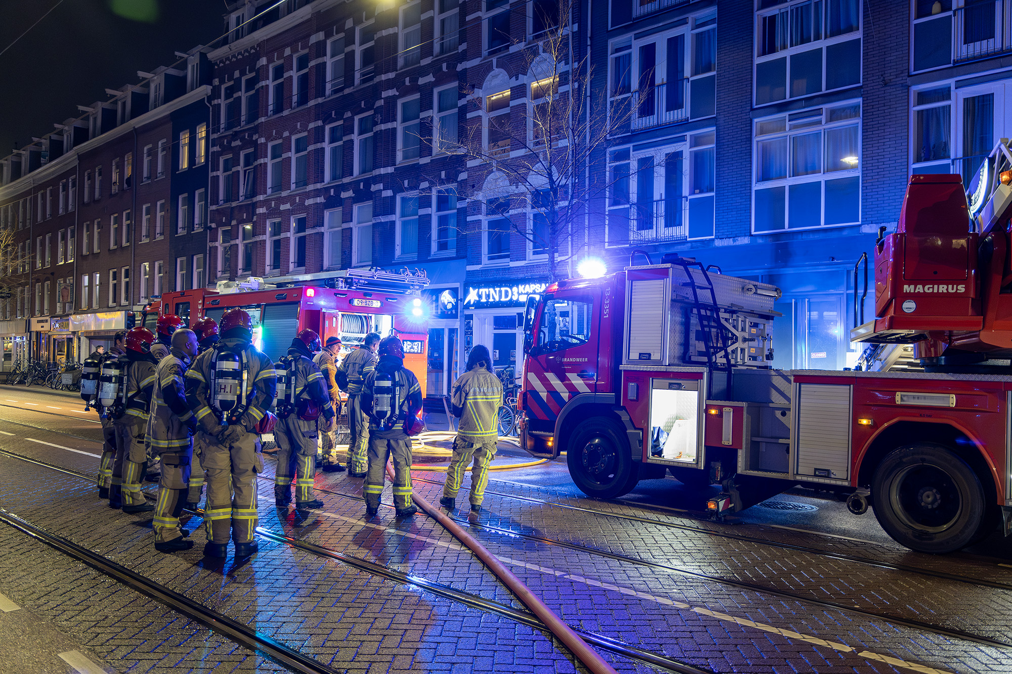 Veel rookoverlast door brand in fietsenwinkel