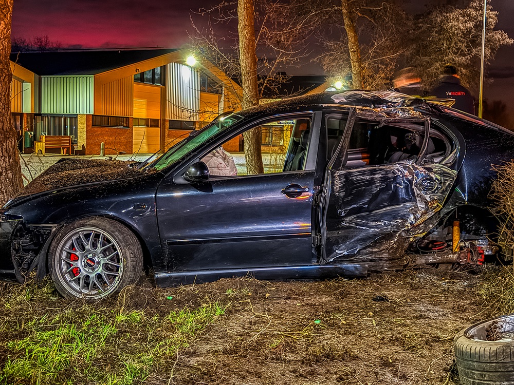 Auto crasht na uitwijkmanoeuvre