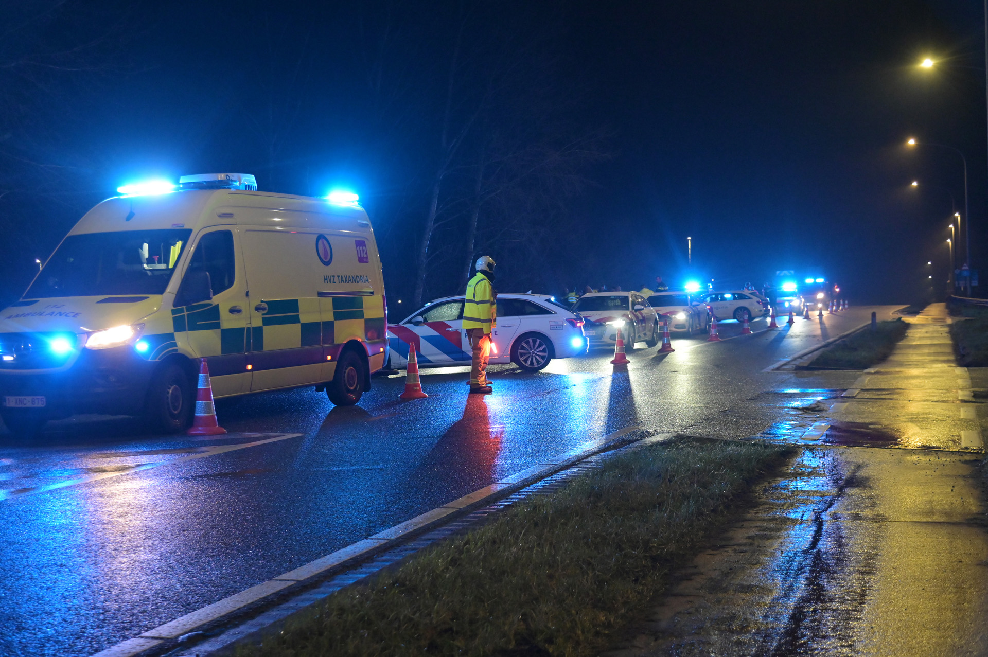 Lange achtervolging eindigt met crash, bestuurder gewond