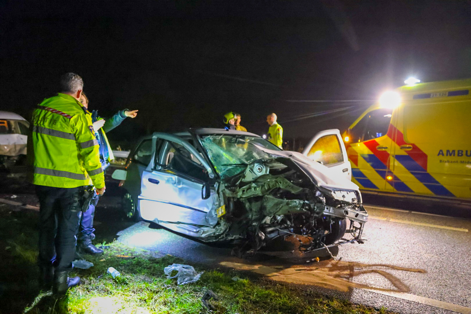Weg dicht na ernstig ongeval met meerdere voertuigen