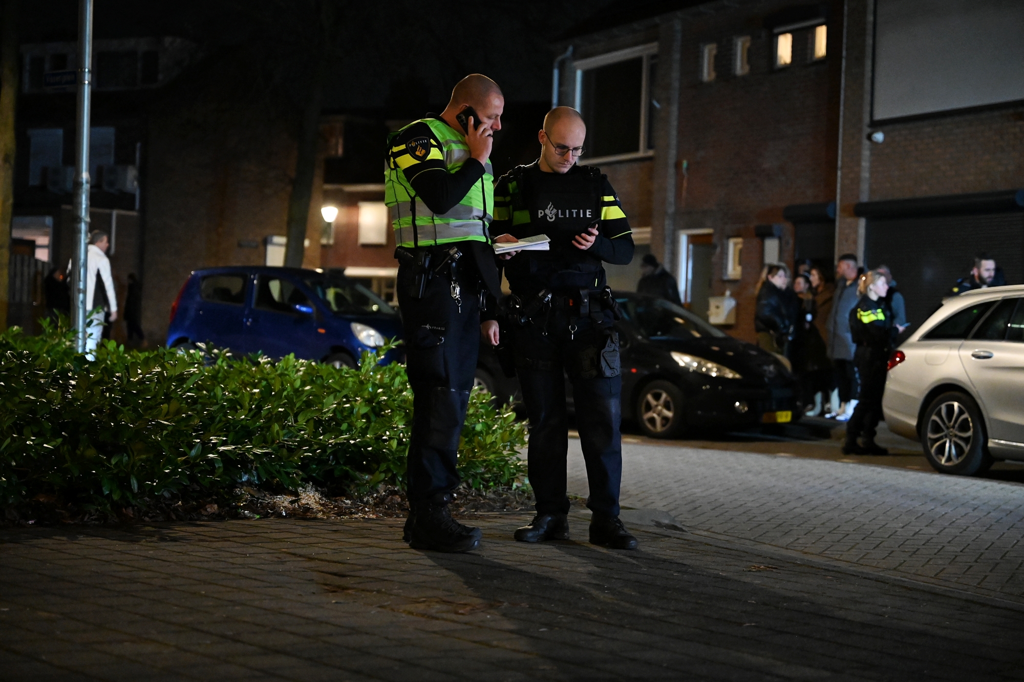 Politie zoekt verdachte na schietincident op parkeerplaats