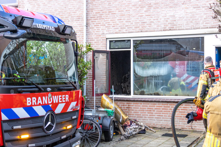 Woning volledig uitgebrand door uitslaande brand