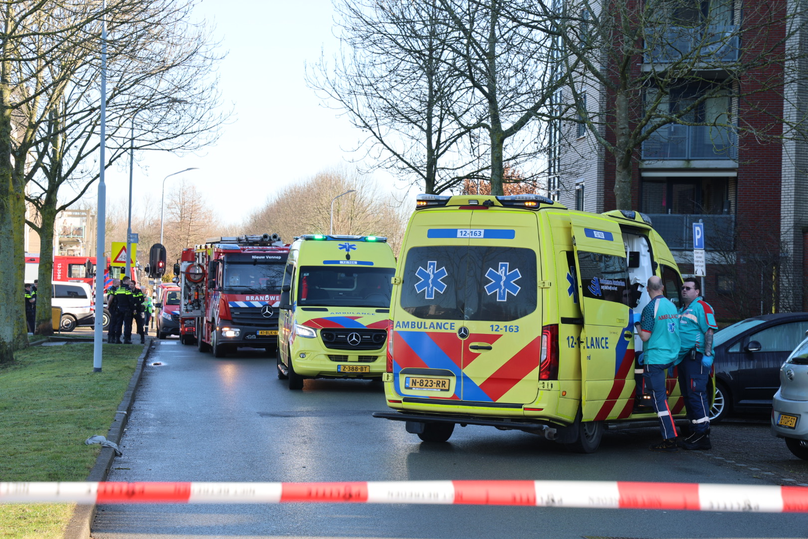 Donkere rook bij brand op tweede etage seniorencomplex