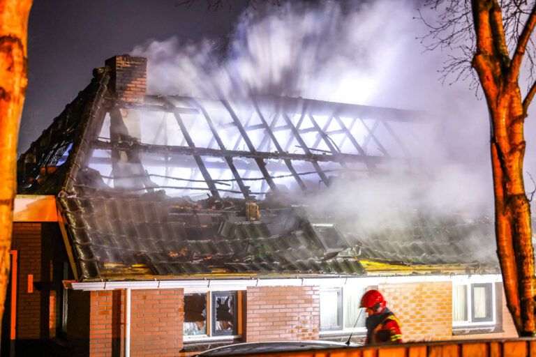 Duitse brandweer schiet te hulp bij forse woningbrand