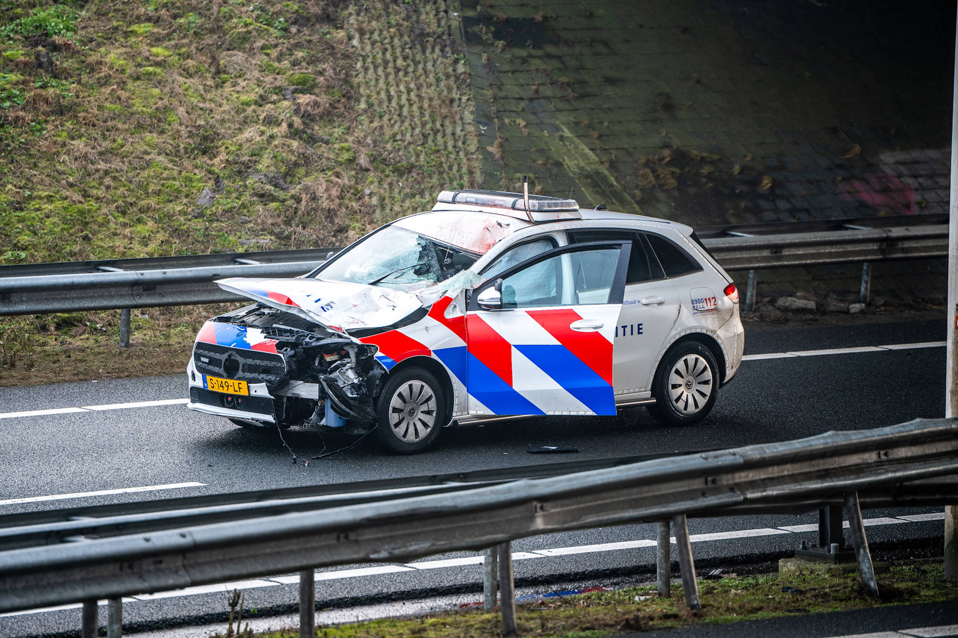 Man doodgereden door politieauto na eerdere botsing