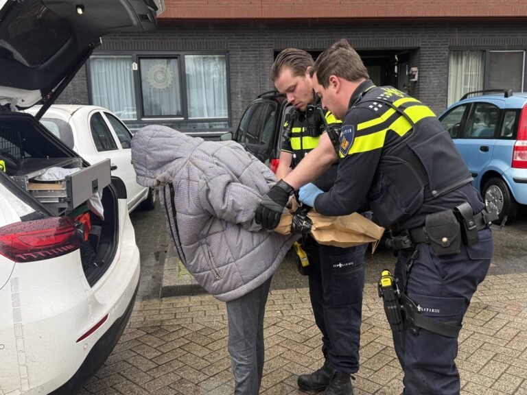 Vrouw neergestoken in woning, andere vrouw gearresteerd