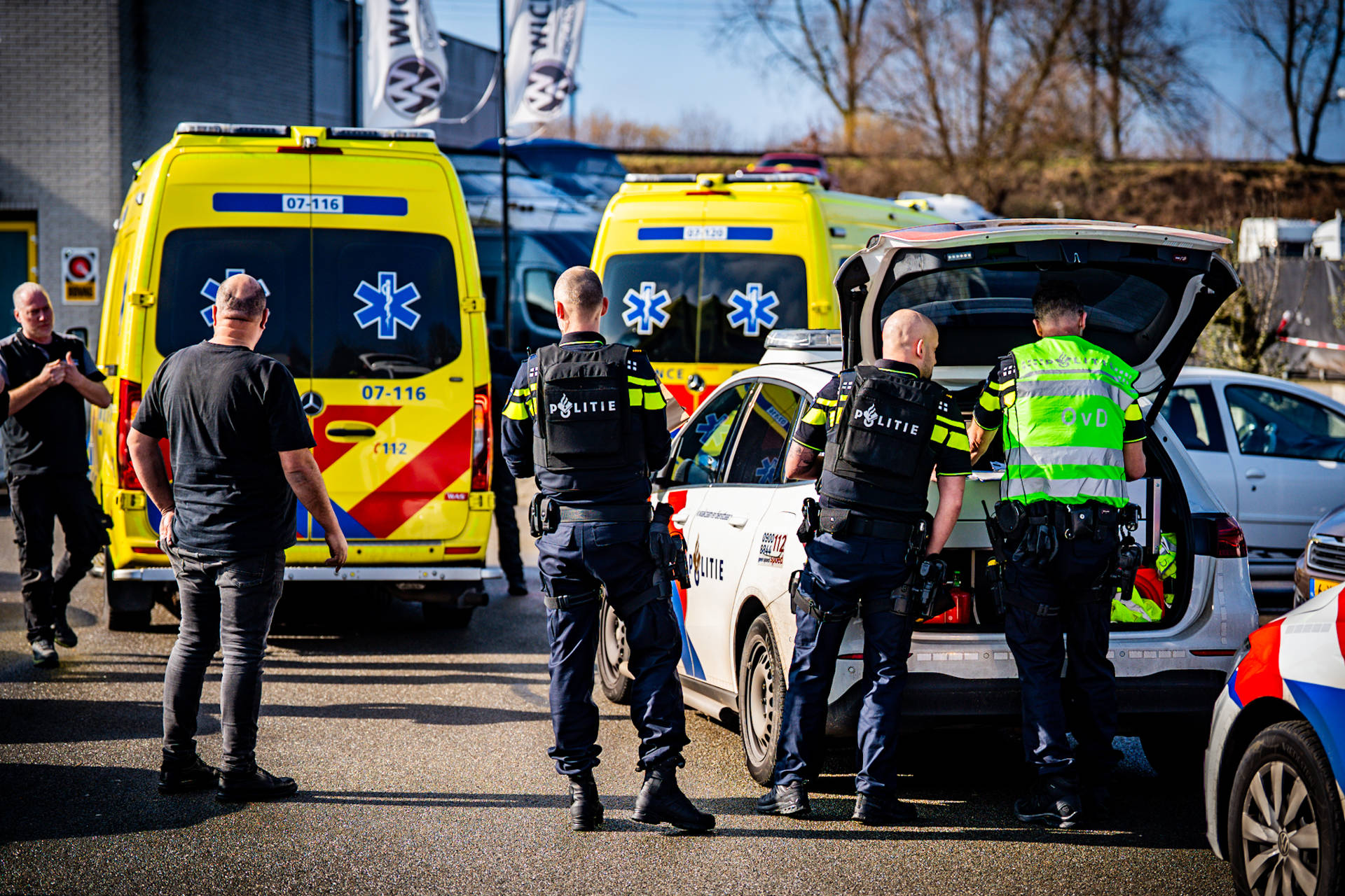 Twee gewonden bij schietpartij bij autobedrijf