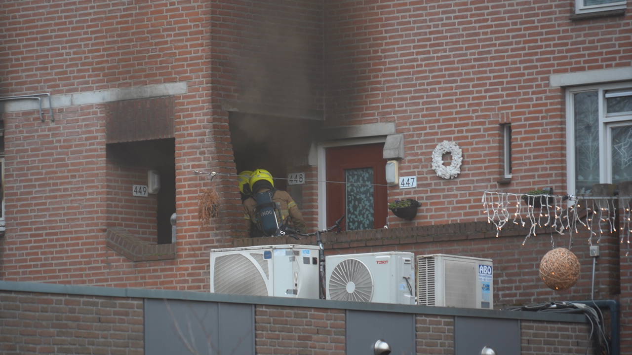 Grote brand verwoest bovenwoning boven winkelpand