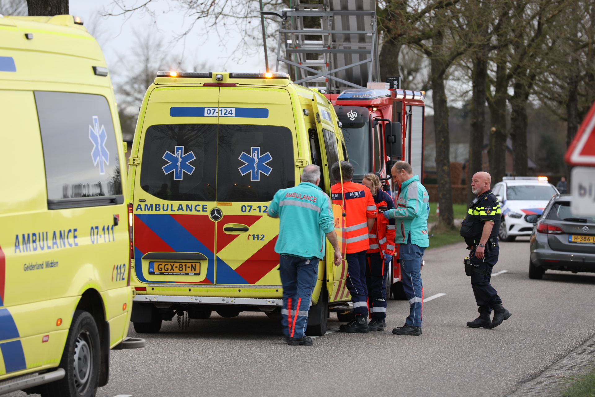 Traumahelikopter ingezet nadat wielrenner onwel wordt en valt