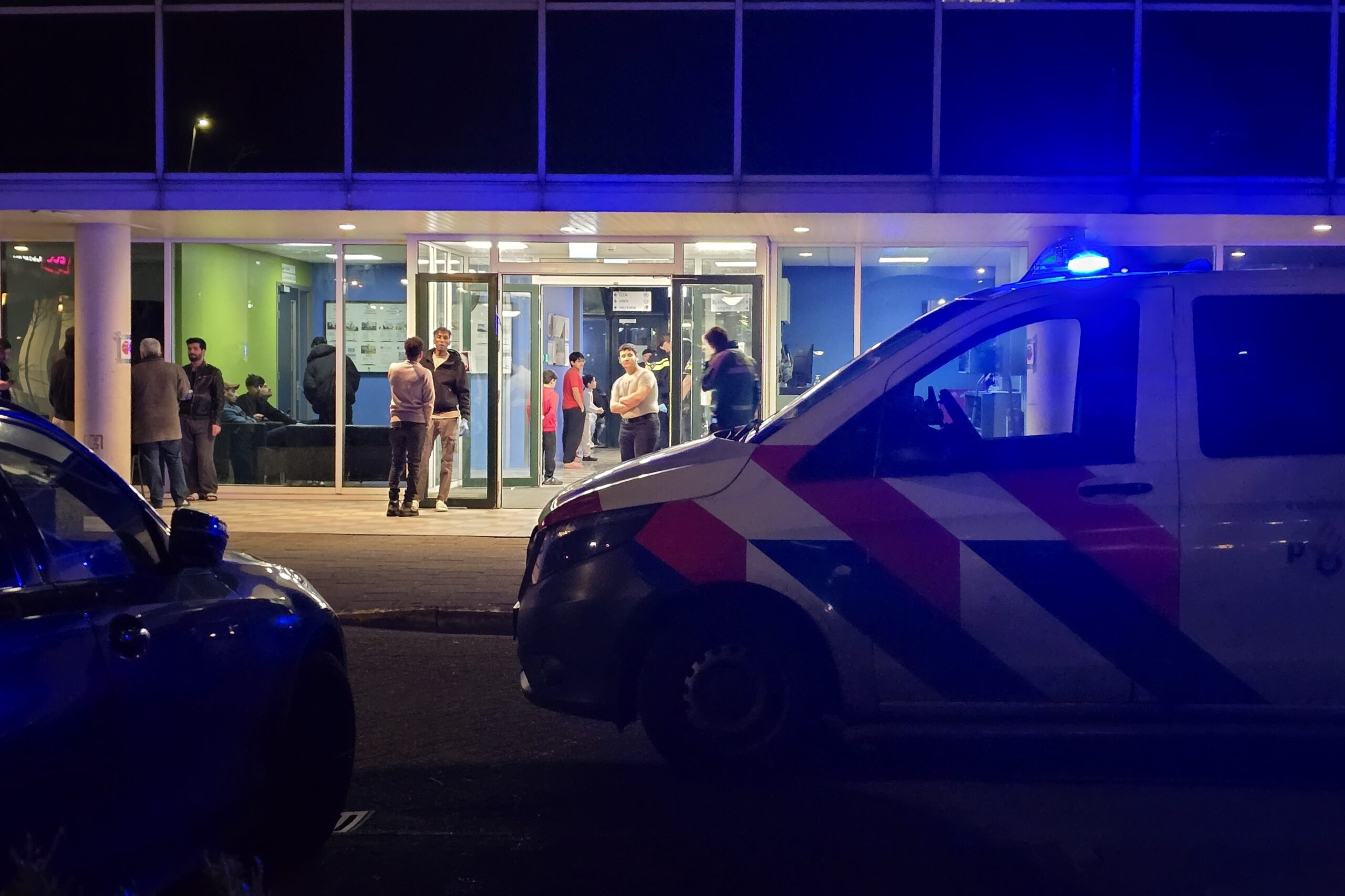 Steekincident bij AZC leidt tot gewonde en aanhouding