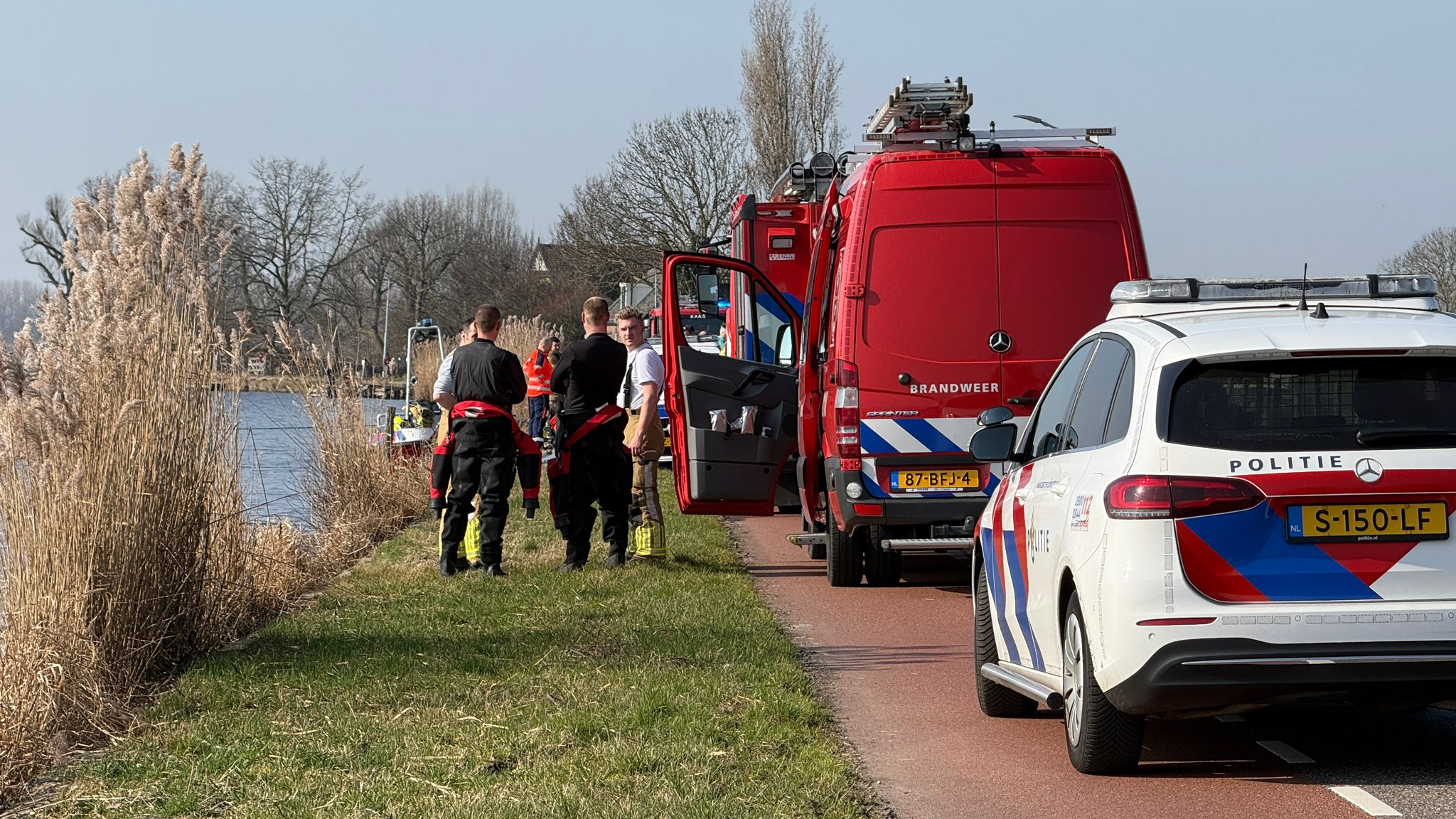 Overleden persoon uit water gehaald, politie doet onderzoek naar toedracht
