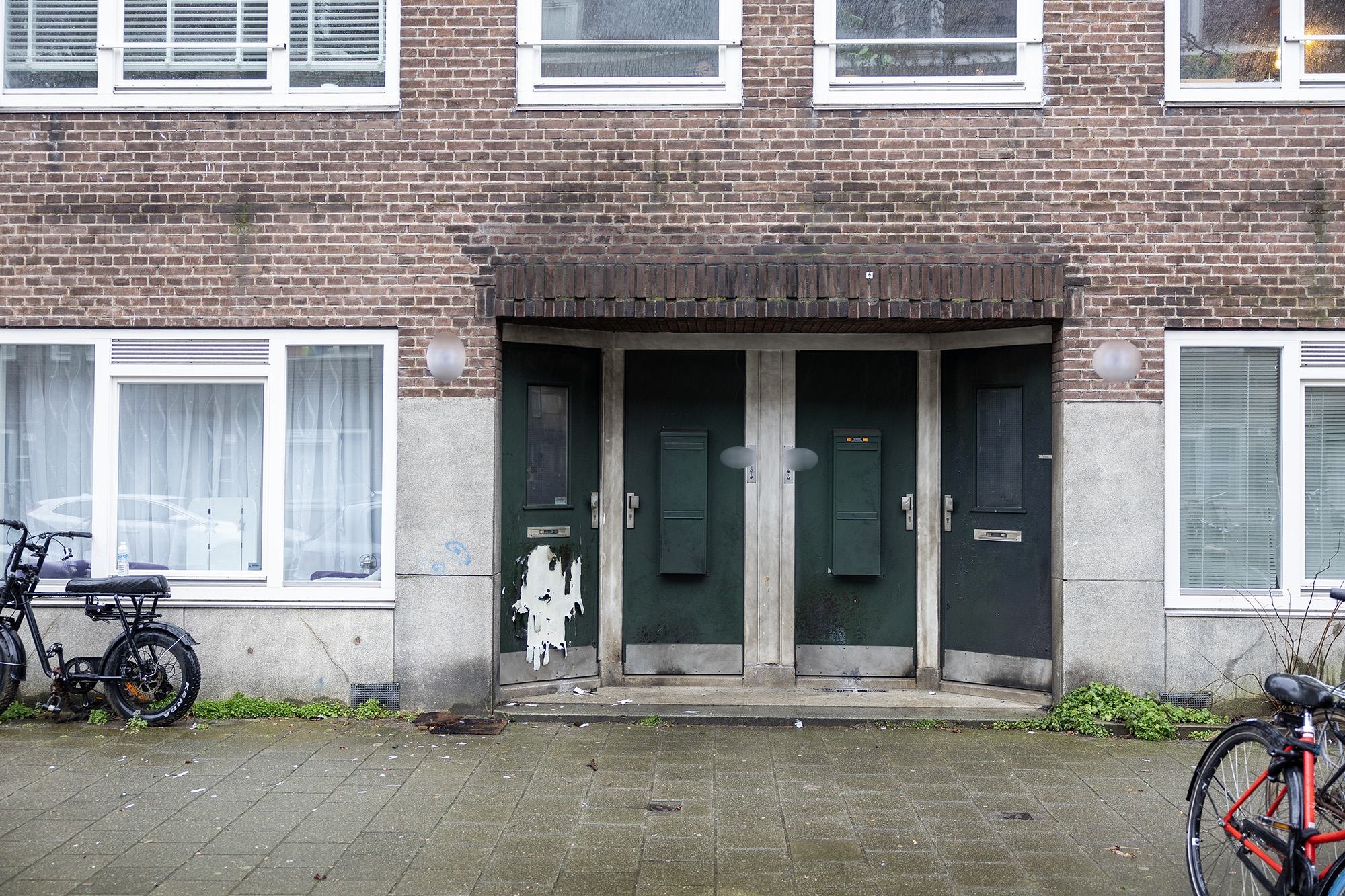 Opnieuw explosie bij portiek van woning