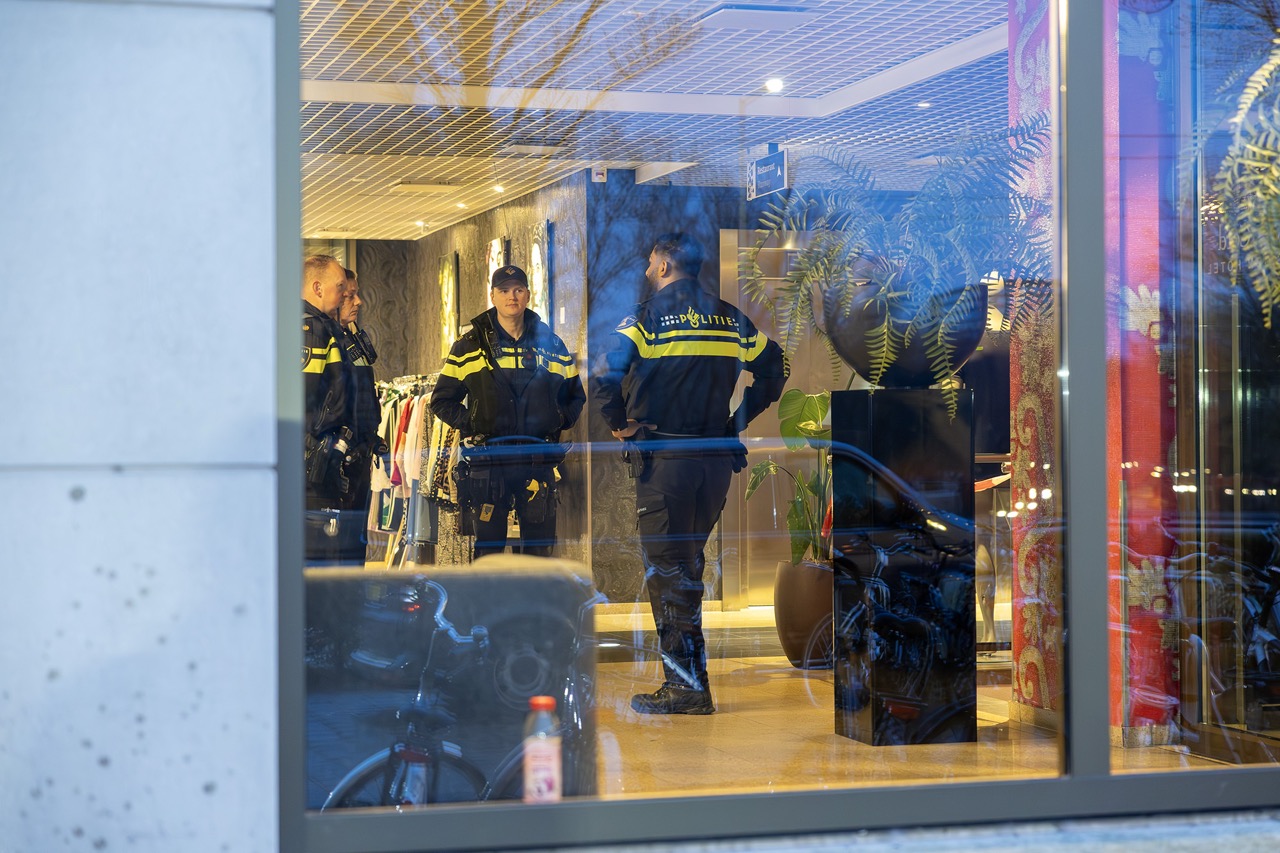 Plofkraak bij hotel, verdachten op scooter gevlucht