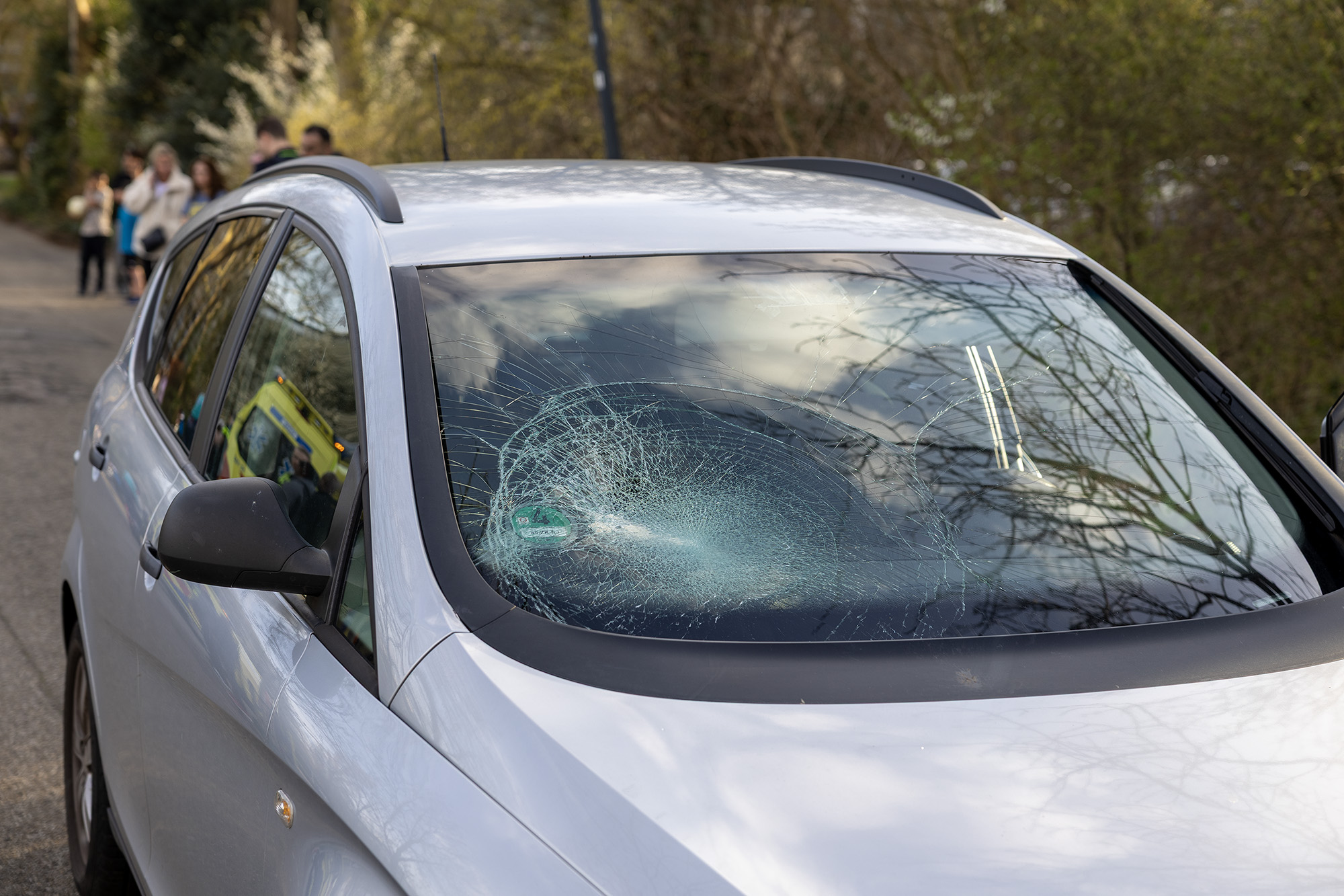Kind zwaargewond na aanrijding met auto