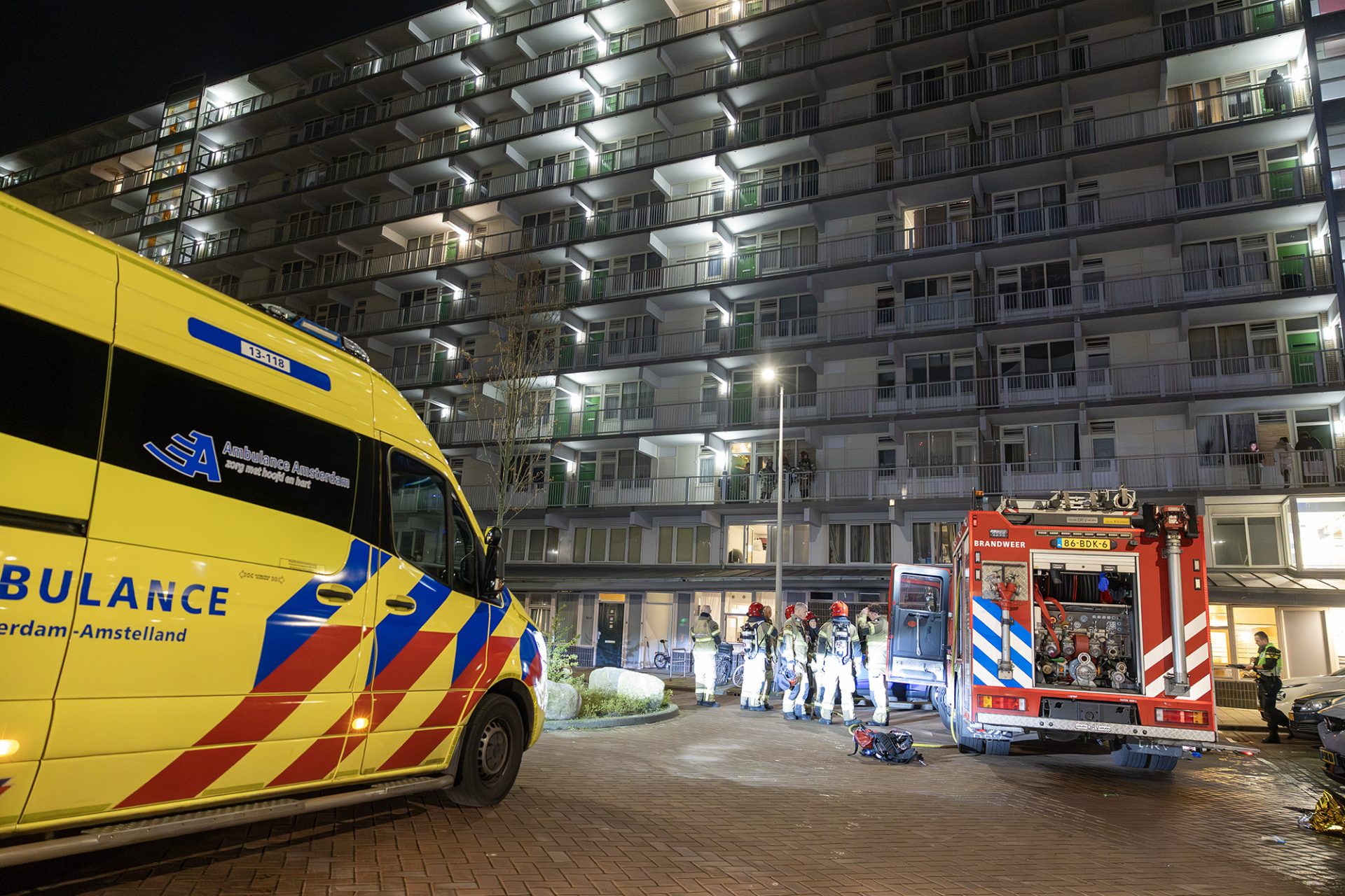 Brand in berging van flatgebouw