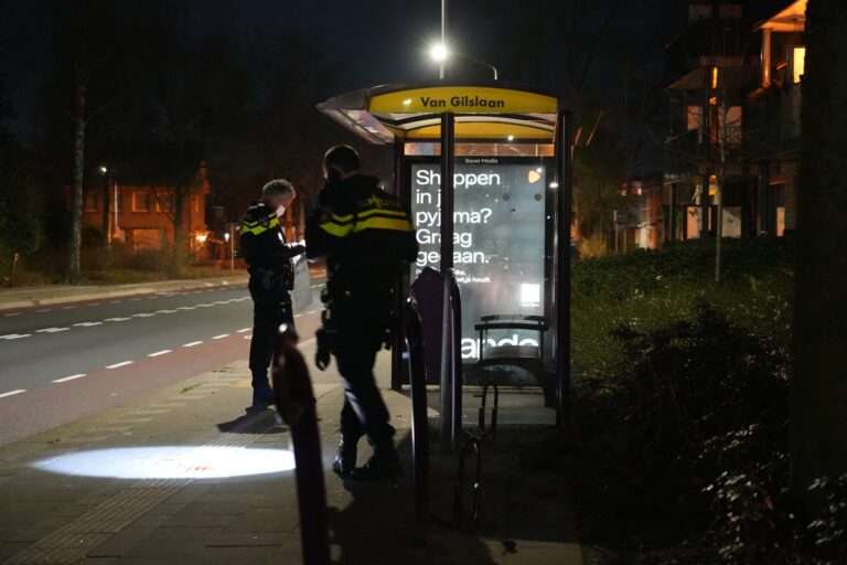 Persoon neergestoken, verdachte nog voortvluchtig