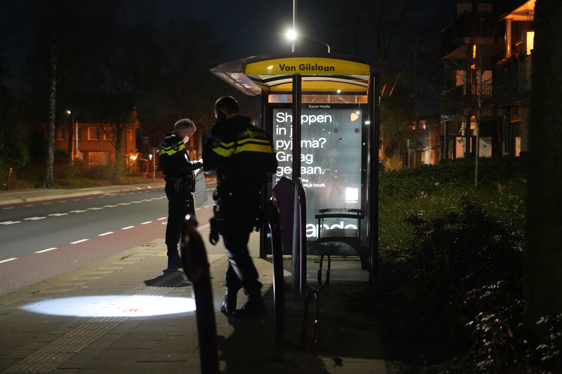 Persoon neergestoken, verdachte nog voortvluchtig