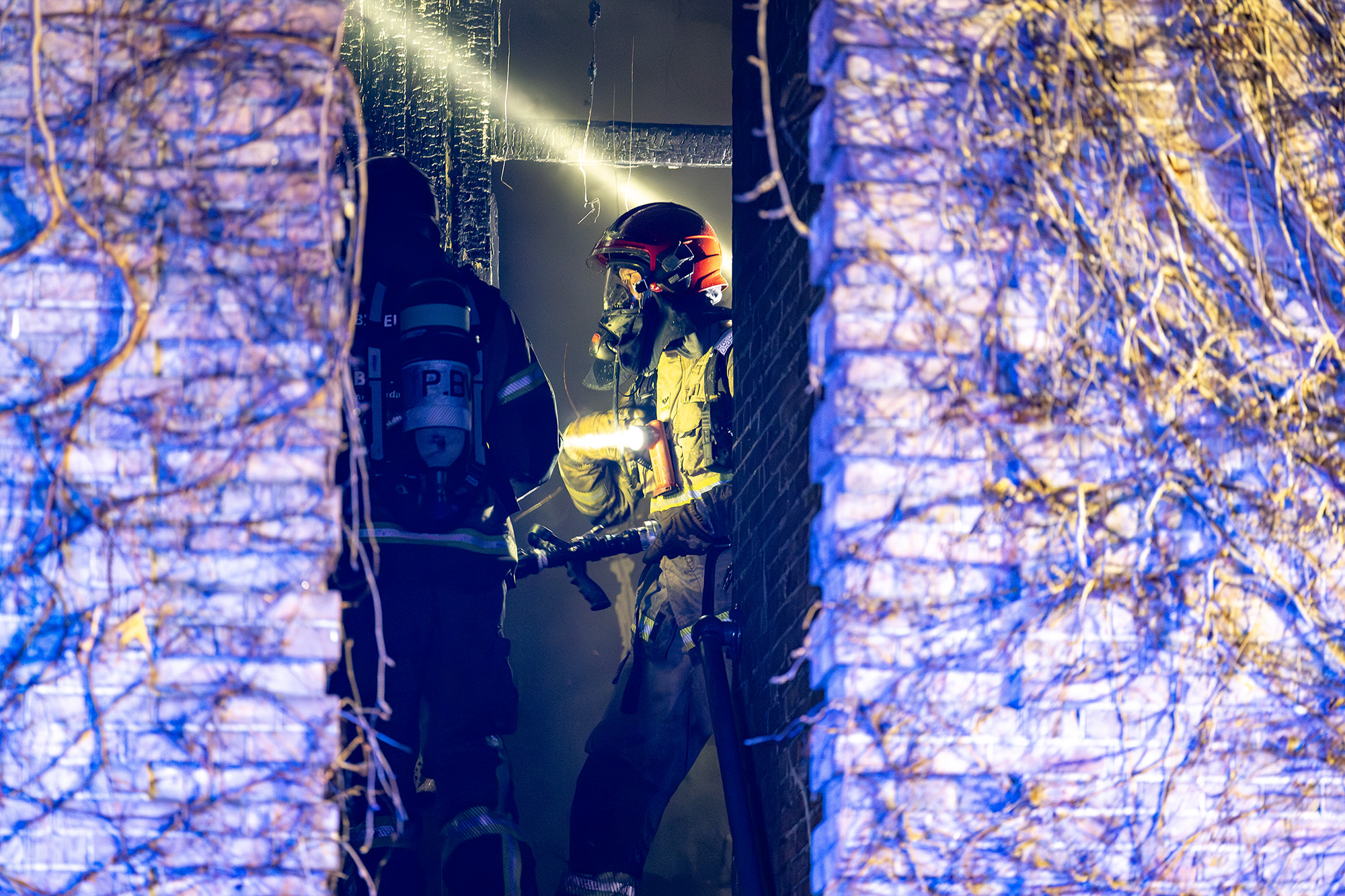 Vijf gewonden bij grote brand in woning