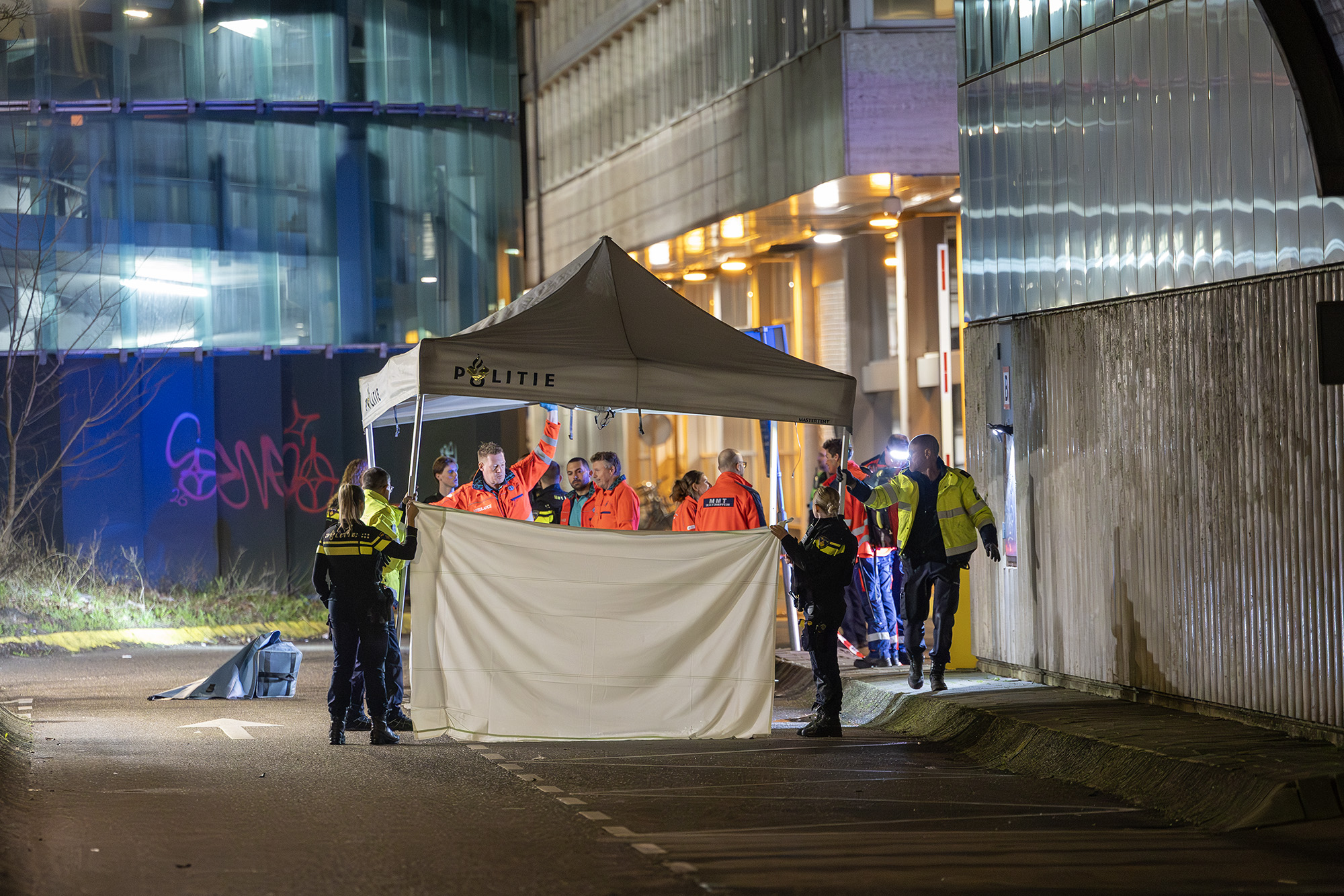 Dode na schietpartij bij Koningin Wilhelminaplein in Amsterdam - 112 Nederland