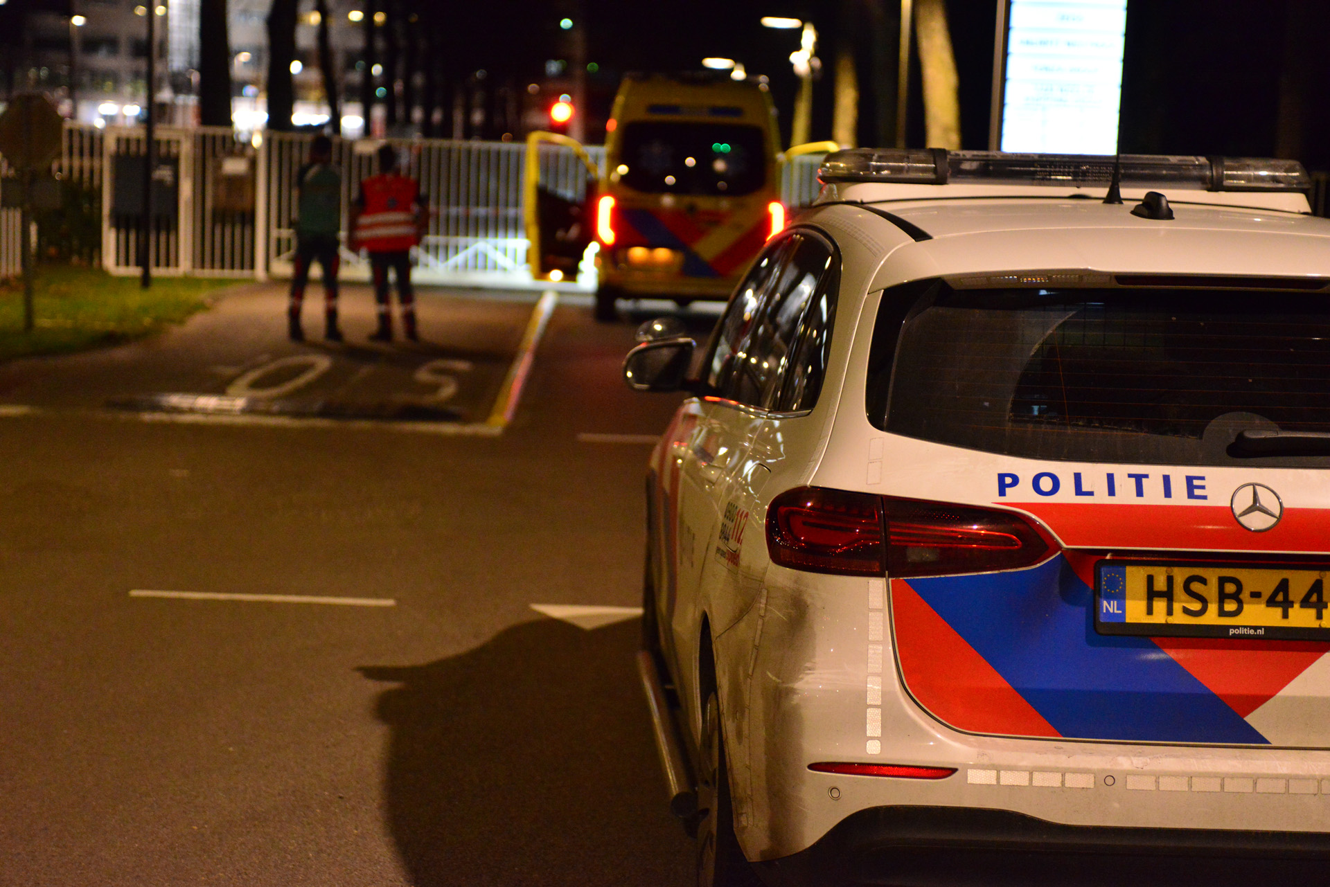 Man door meerdere daders beroofd van bedrijfswagen