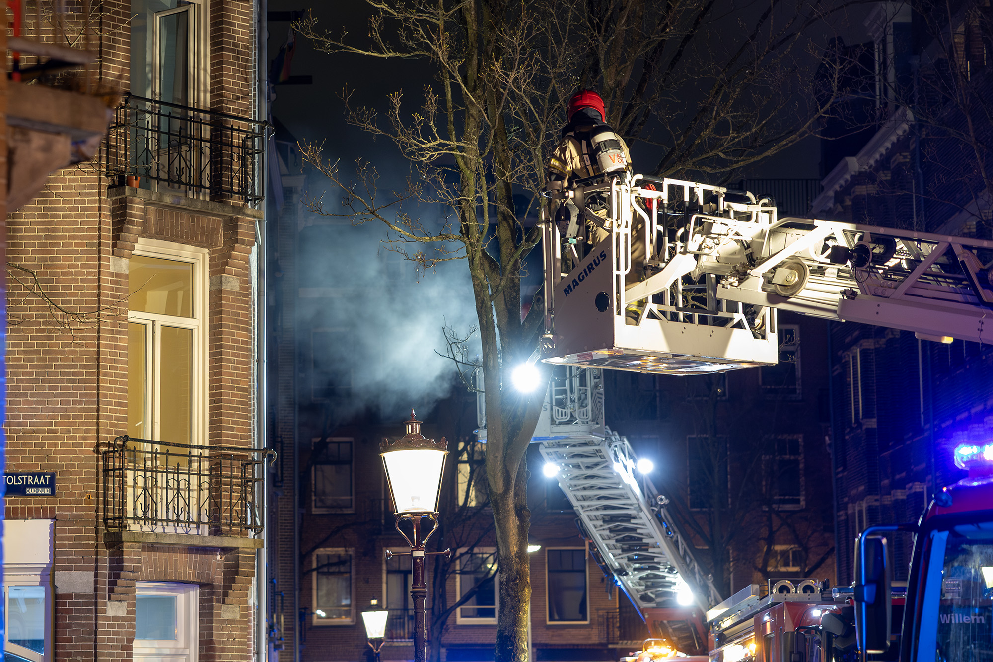 Bewoner gewond bij uitslaande brand in woning