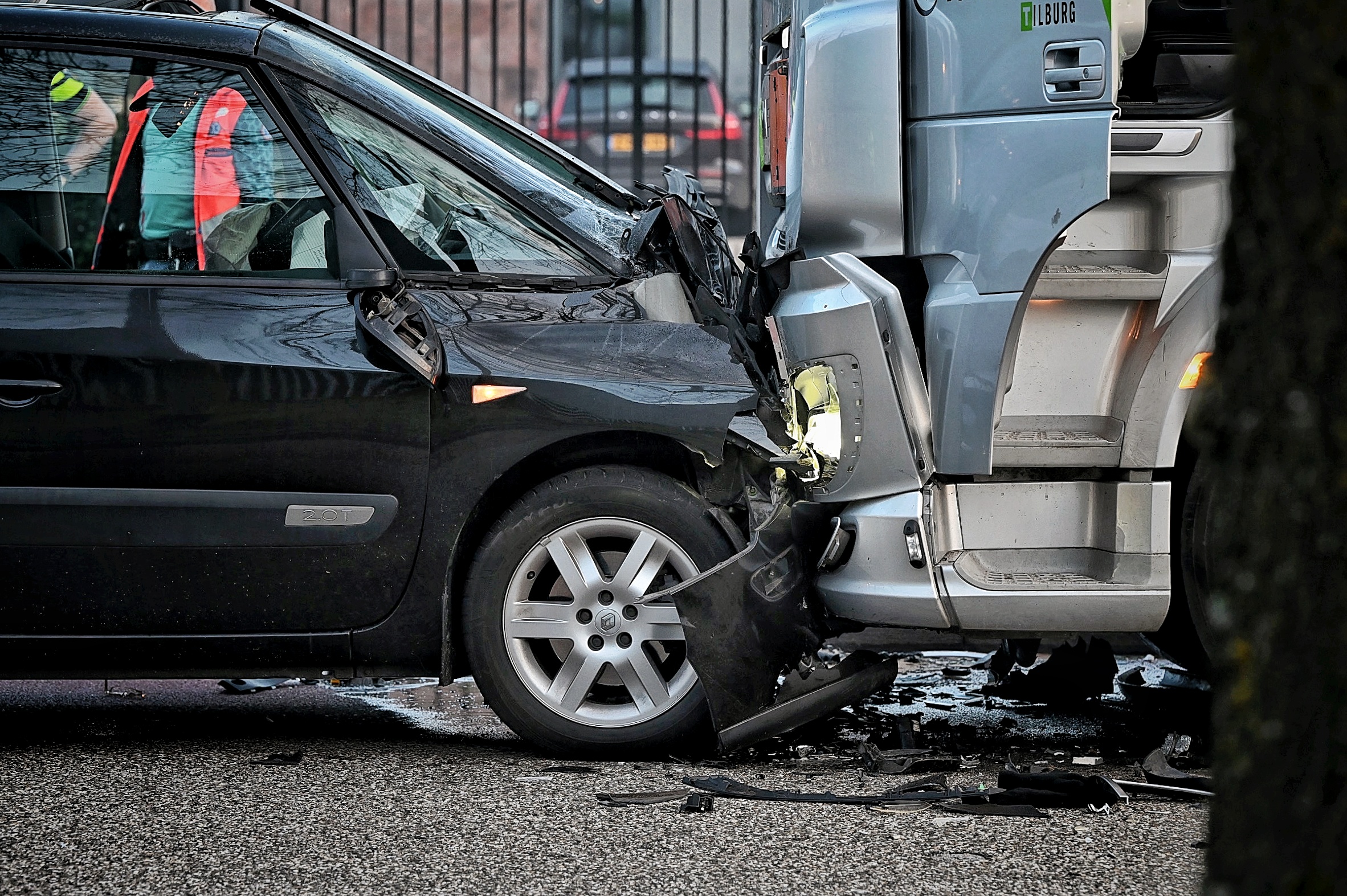Dode bij frontale botsing auto en vrachtwagen