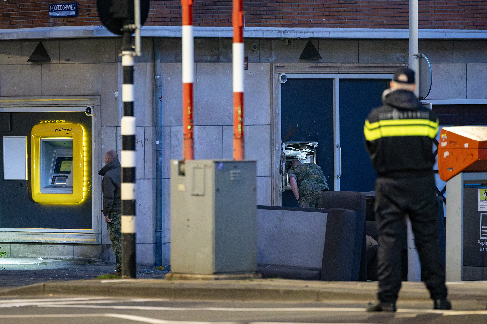Plofkraak op geldautomaat zorgt voor veel schade