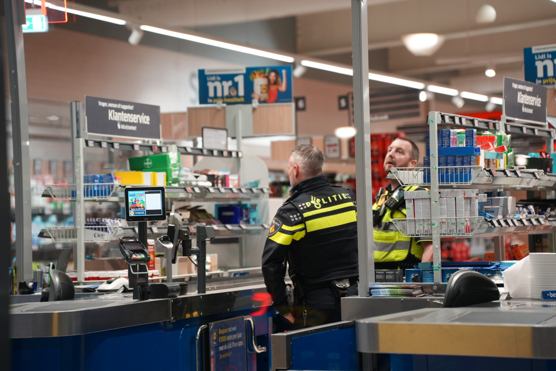 Gewapende overvaller supermarkt aangehouden na waarschuwingsschoten van politie