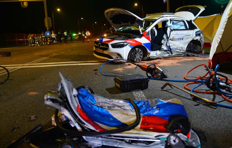 Drie zwaargewonden na ongeval met politiewagen
