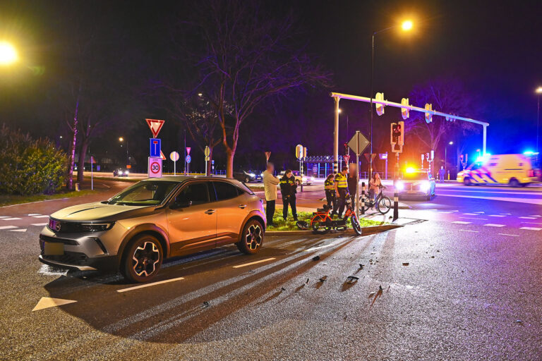 Brommerrijder ernstig gewond na aanrijding op kruispunt