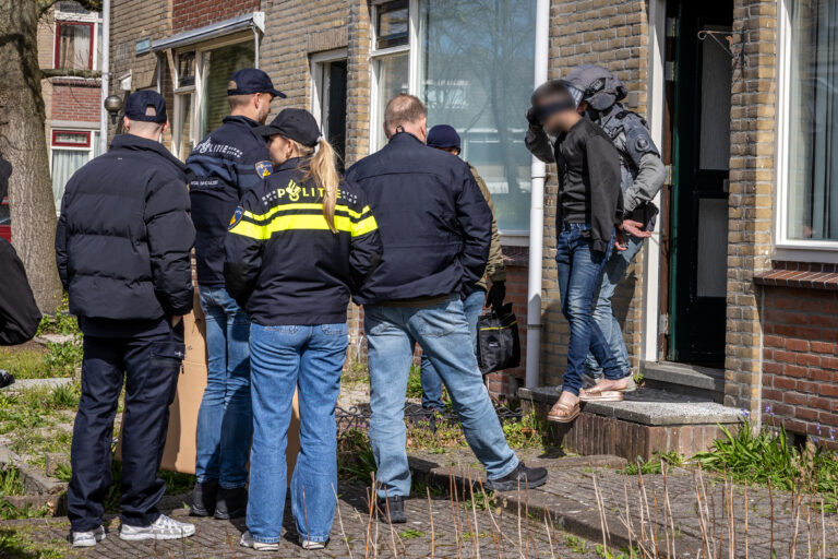 KMar-medewerker aangehouden op verdenking van ambtelijke corruptie