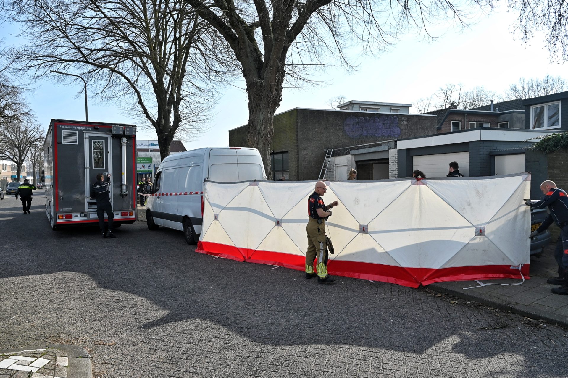 Verdachte aangehouden na geweldsincident, politie doet uitgebreid onderzoek