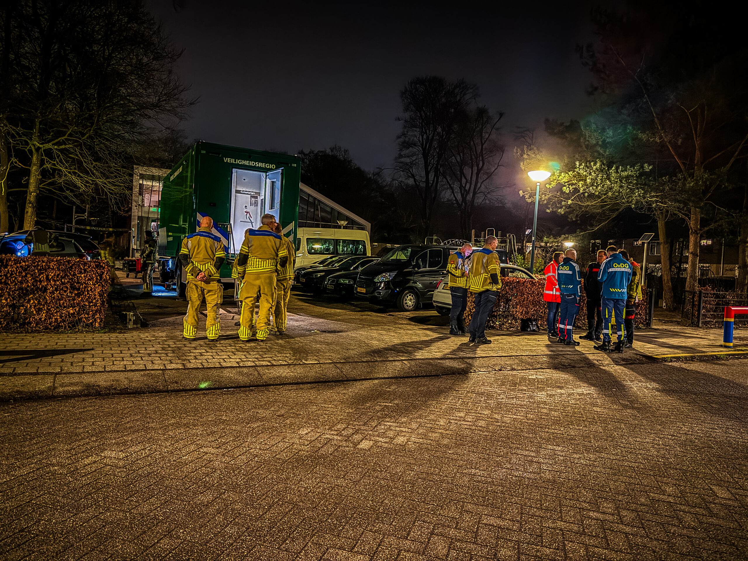 Onderzoek naar gevaarlijke stof, omgeving afgezet door hulpdiensten