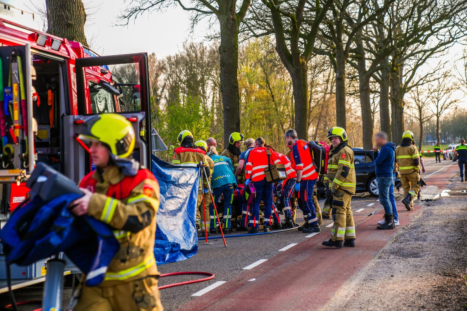 Auto vliegt in brand na ernstig ongeval