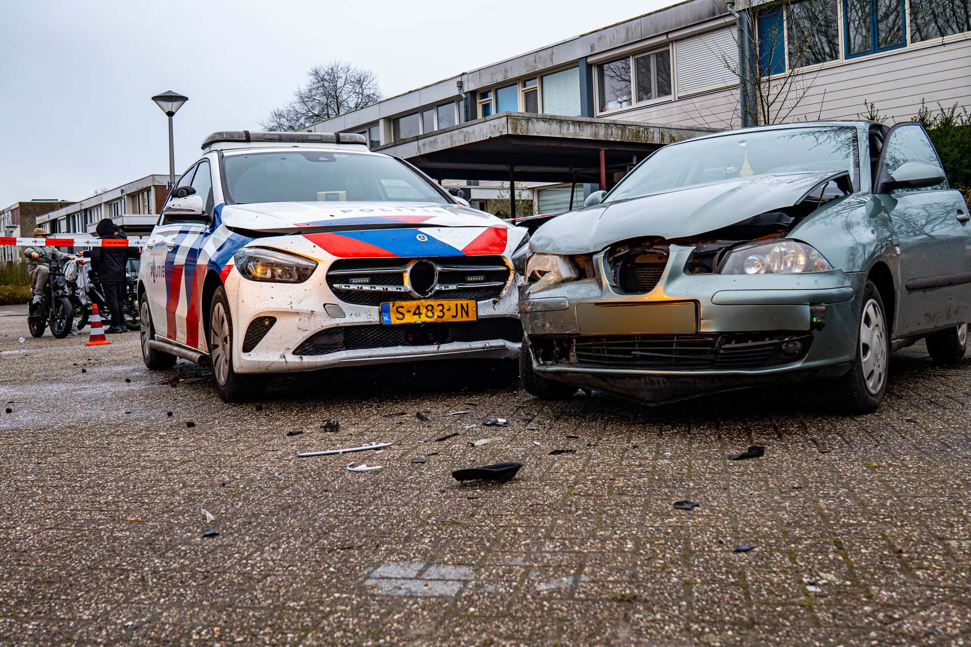 Politie ramt vluchtende auto, bestuurder opgepakt na achtervolging