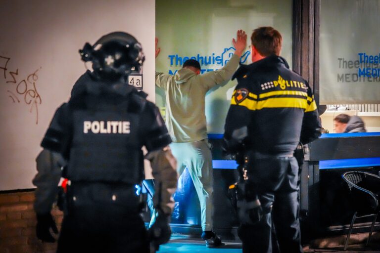 Bij grootschalige controles aangetroffen: grondstoffen voor drugs en vuurwapens